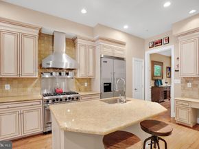 714 Bracey Lane, Alexandria VA 22314