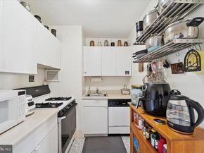 220 Locust Street 9HS, Philadelphia PA 19106