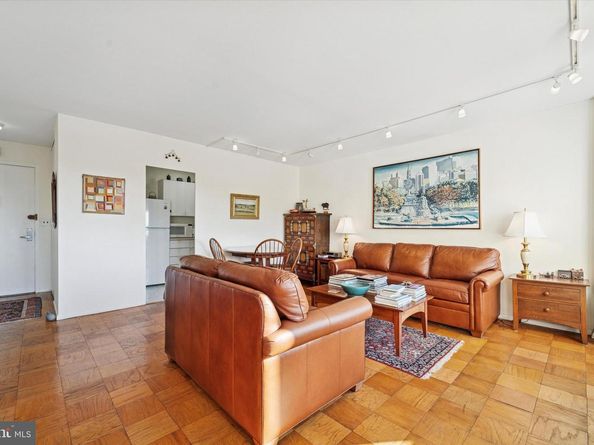 220 Locust Street 9HS, Philadelphia PA 19106