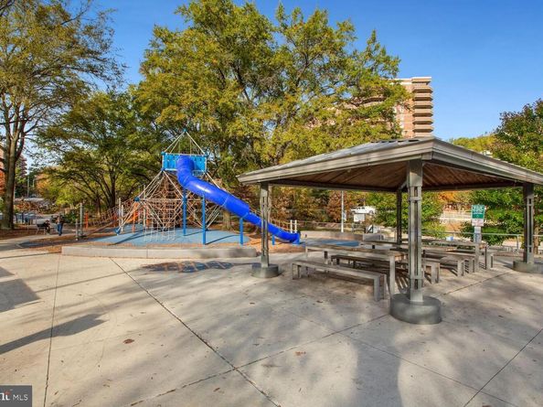 109 N Brookside Drive, Arlington VA 22201