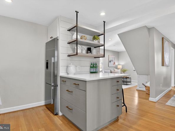 109 N Brookside Drive, Arlington VA 22201