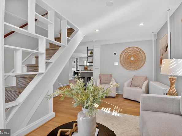 109 N Brookside Drive, Arlington VA 22201