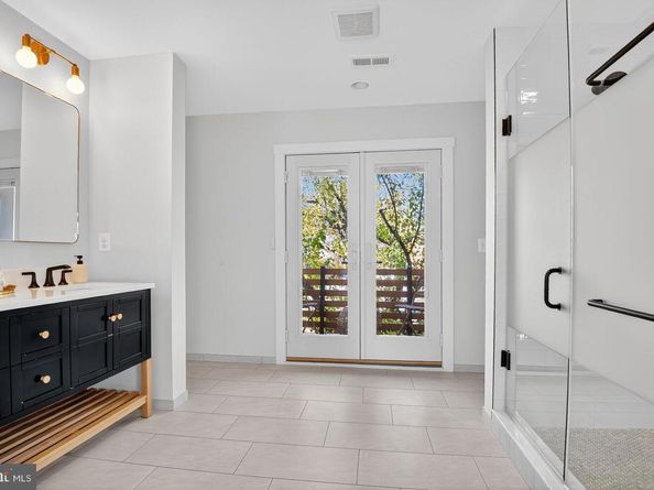 109 N Brookside Drive, Arlington VA 22201