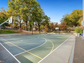 109 N Brookside Drive, Arlington VA 22201