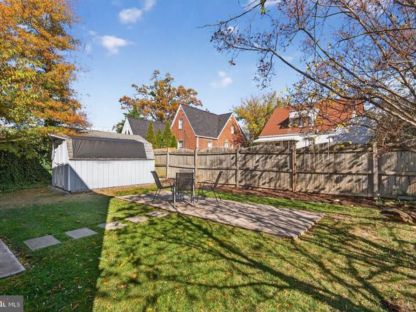 109 N Brookside Drive, Arlington VA 22201