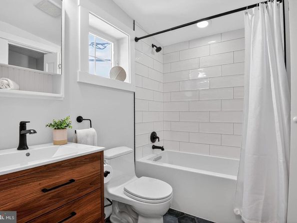 109 N Brookside Drive, Arlington VA 22201