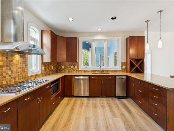 13222 Stable Brook Way, Herndon VA 20171