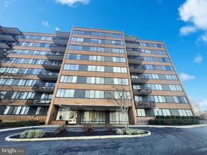 4390 Lorcom Lane 512, Arlington VA 22207