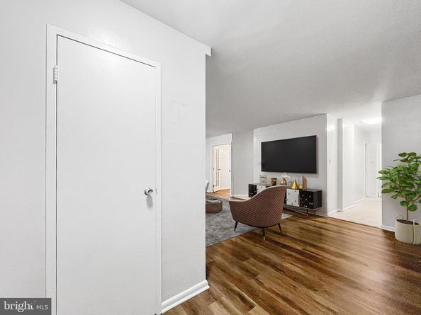 4390 Lorcom Lane 512, Arlington VA 22207