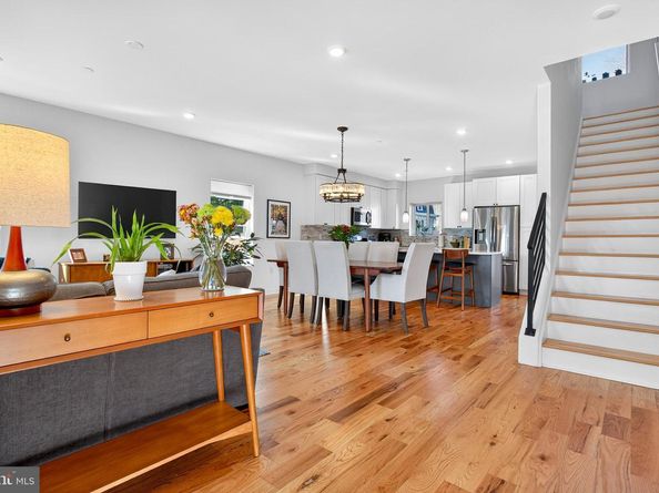 7019 Pipers Glen Way, Philadelphia PA 19119