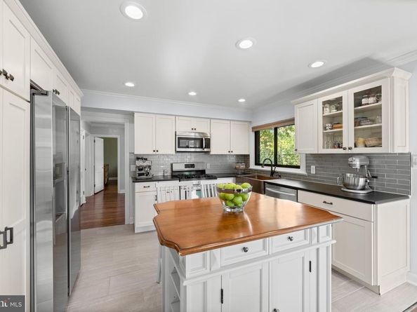 421 Parkview Drive, Wynnewood PA 19096
