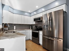8 Barrel Stave Circle, Horsham PA 19044