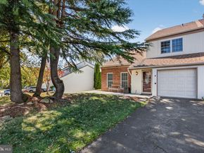 8 Barrel Stave Circle, Horsham PA 19044