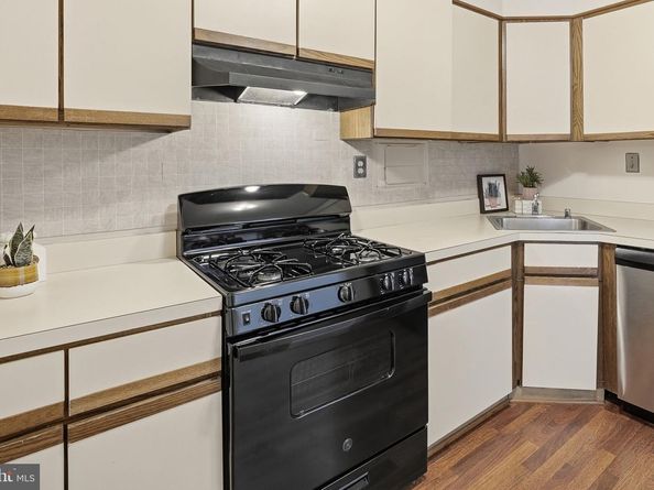 4600 S Four Mile Run Drive 321, Arlington VA 22204