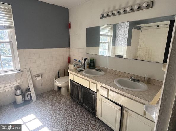 222 Monroe Street, Philadelphia PA 19147