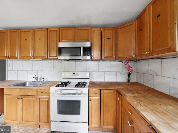 539 Pershing, Collingdale PA 19023