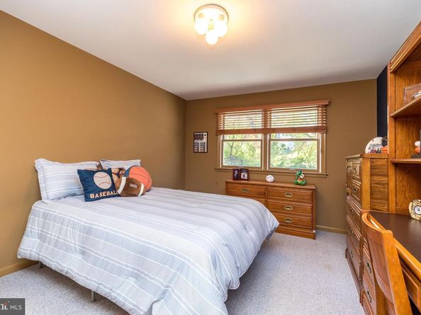 1212 Duncan Drive, Dresher PA 19025