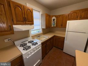 5823 Akron Street, Philadelphia PA 19149