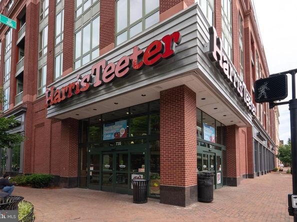 625 Slaters Lane 401, Alexandria VA 22314