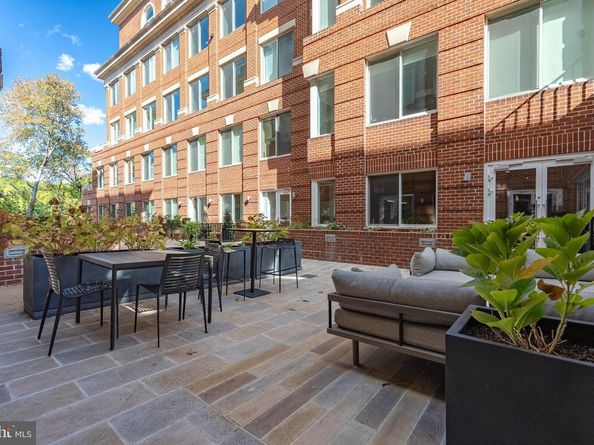 625 Slaters Lane 401, Alexandria VA 22314