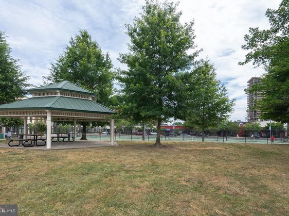 625 Slaters Lane 401, Alexandria VA 22314
