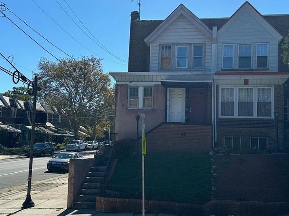 5700 W Oxford Street, Philadelphia PA 19131