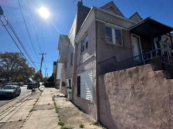 5700 W Oxford Street, Philadelphia PA 19131