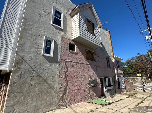 5700 W Oxford Street, Philadelphia PA 19131