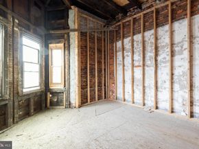 2068 W Glenwood Avenue, Philadelphia PA 19132