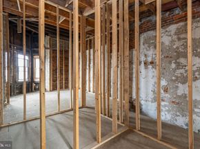 2068 W Glenwood Avenue, Philadelphia PA 19132