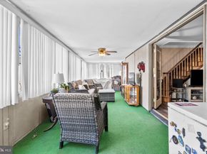 58 Nearwood Lane, Levittown PA 19054