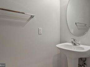 8045 Gatehouse Road 17, Falls Church VA 22042