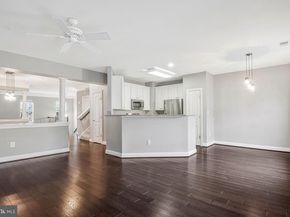 8045 Gatehouse Road 17, Falls Church VA 22042