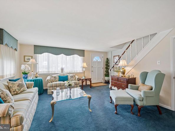 8637 Bridle Road, Philadelphia PA 19115