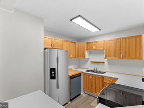 221 N Emory Drive 8, Sterling VA 20164