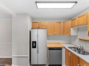 221 N Emory Drive 8, Sterling VA 20164