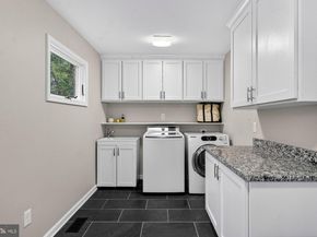 930 Park Street SE, Vienna VA 22180