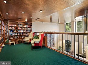 1016 S Wayne Street T12, Arlington VA 22204