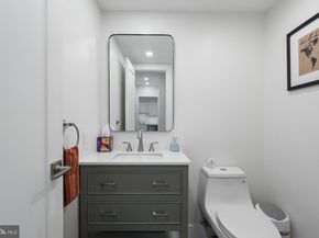 1016 S Wayne Street T12, Arlington VA 22204