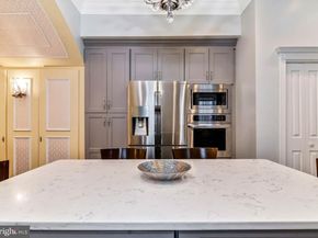 26 S Strawberry Street, Philadelphia PA 19106