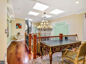 26 S Strawberry Street, Philadelphia PA 19106