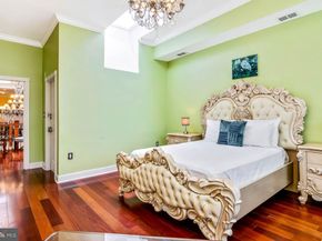 26 S Strawberry Street, Philadelphia PA 19106