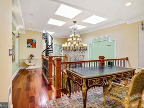 26 S Strawberry Street, Philadelphia PA 19106