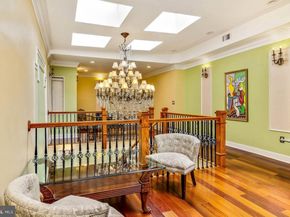 26 S Strawberry Street, Philadelphia PA 19106