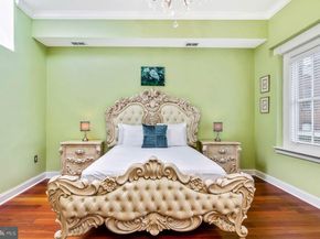 26 S Strawberry Street, Philadelphia PA 19106