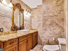 26 S Strawberry Street, Philadelphia PA 19106
