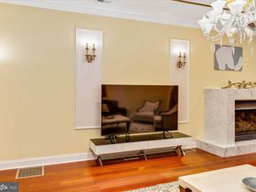 26 S Strawberry Street, Philadelphia PA 19106