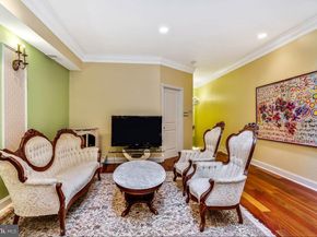 26 S Strawberry Street, Philadelphia PA 19106