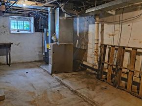 24 W Duval Street, Philadelphia PA 19144