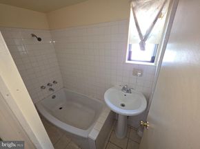 1142 Chestnut Street, Darby PA 19023